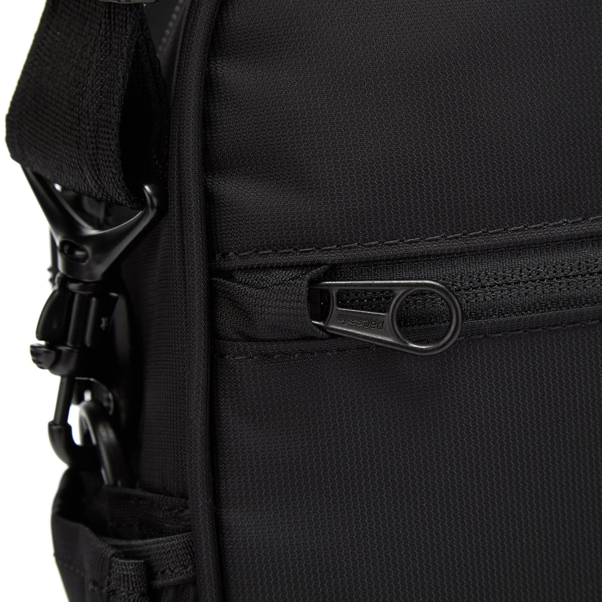Metrosafe LS250 Anti-Theft Shoulder Bag
