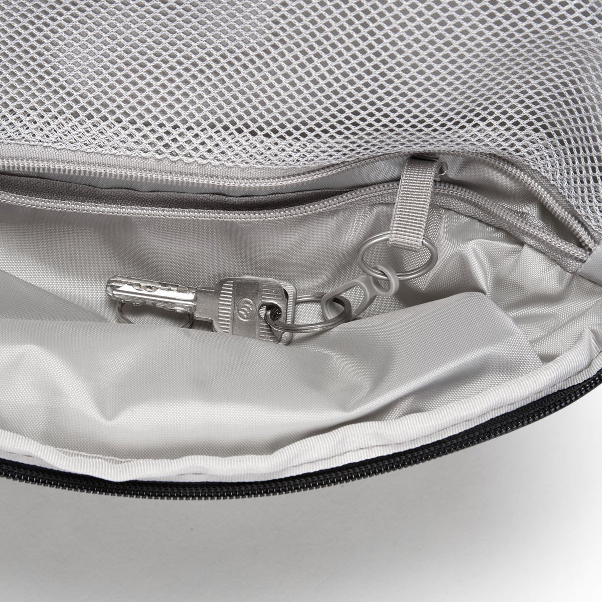 Venturesafe X18 Anti-Theft Backpack